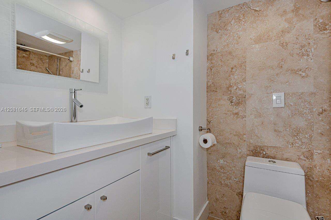 Roney Palace Unit #1515 | Picture 10