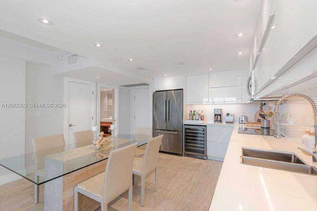 Roney Palace Unit #738 | Picture 11