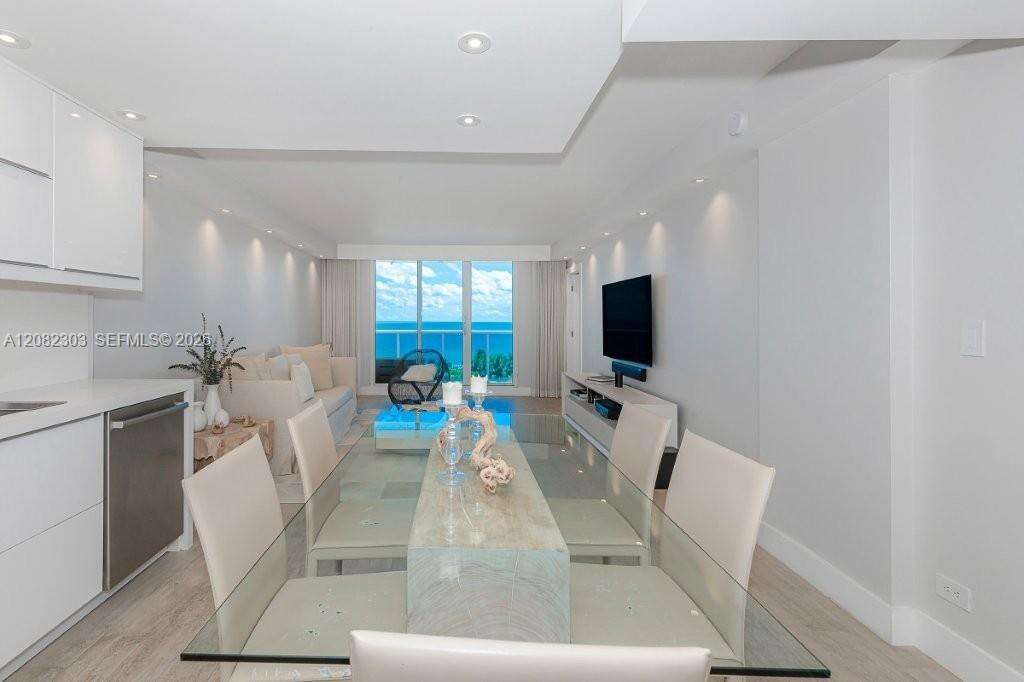 Roney Palace Unit #738 | Picture 3