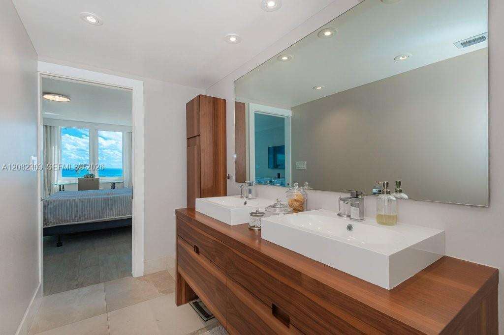 Roney Palace Unit #738 | Picture 22