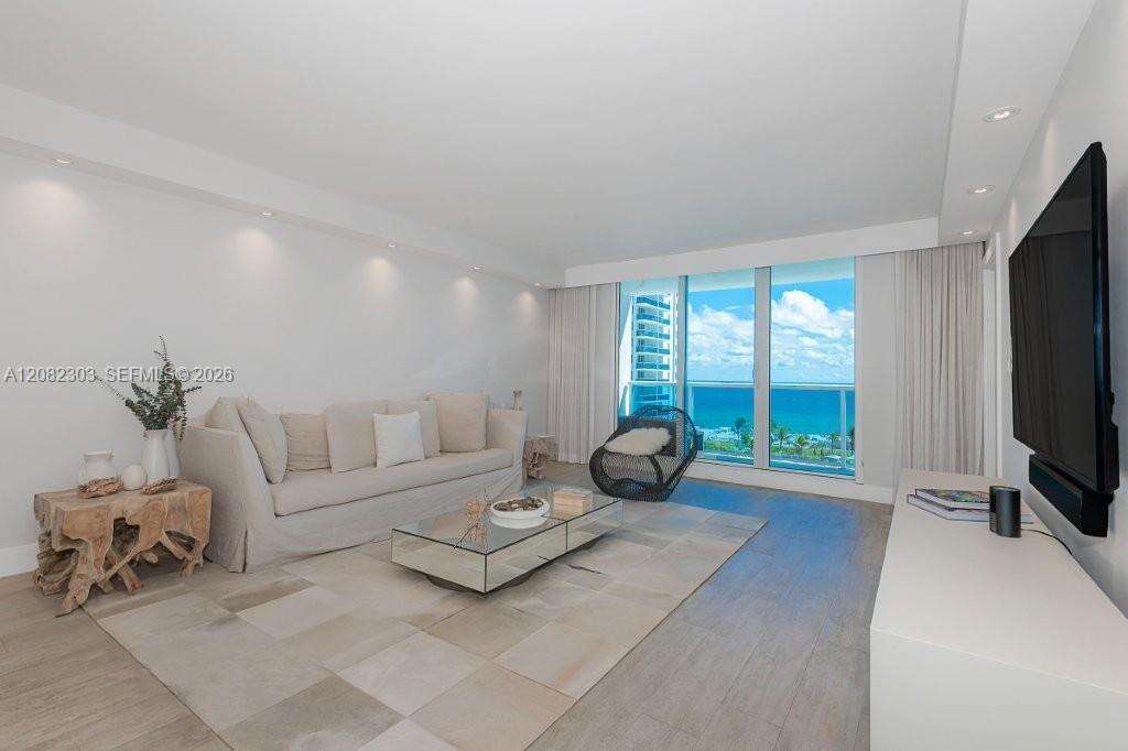 Roney Palace Unit #738 | Picture 4