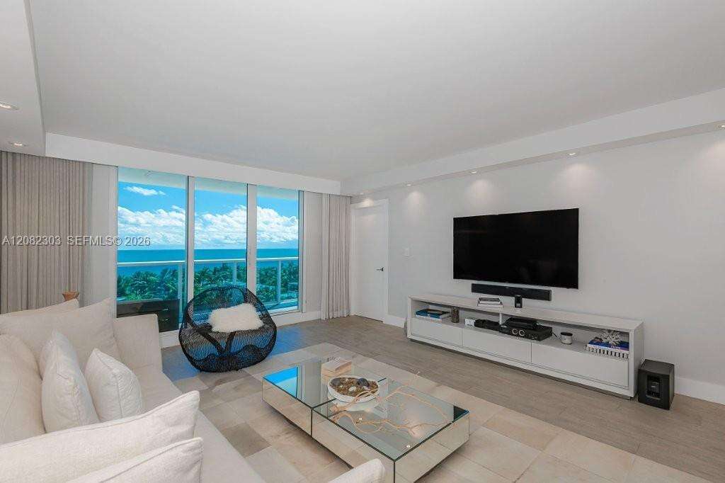 Roney Palace Unit #738 | Picture 6