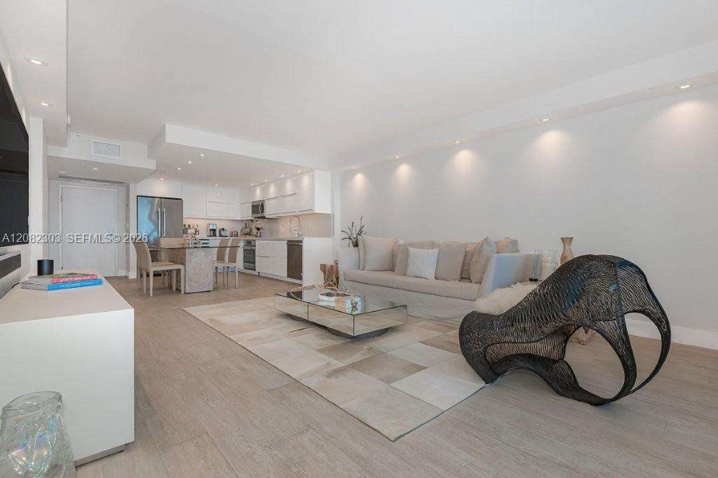 Roney Palace Unit #738 | Picture 7