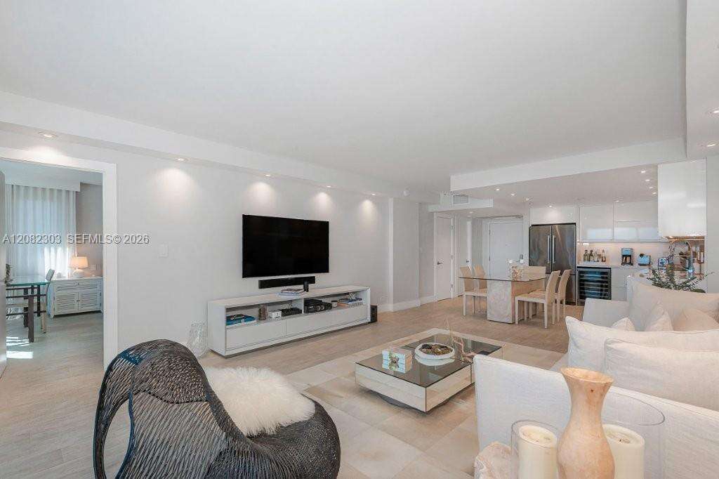 Roney Palace Unit #738 | Picture 8