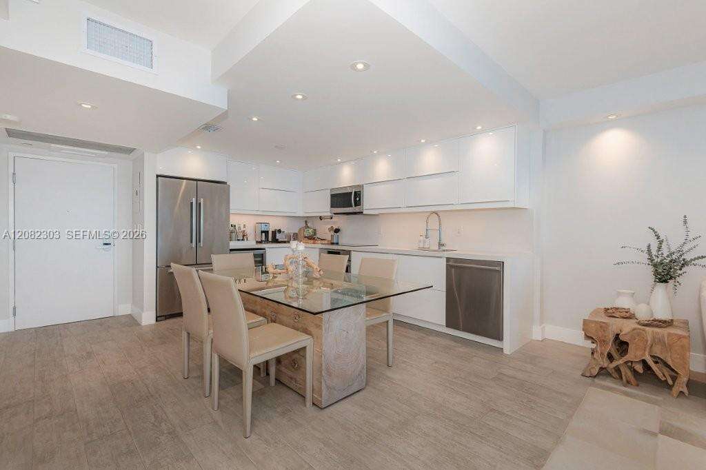 Roney Palace Unit #738 | Picture 9