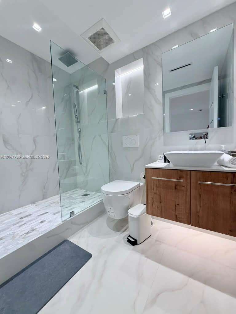 Roney Palace Unit #920 | Picture 10