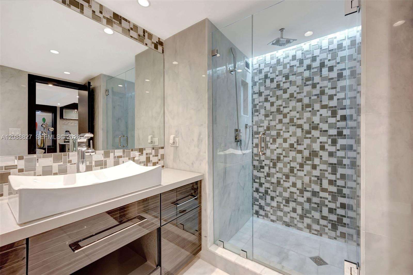 Roney Palace Unit #307 | Picture 13