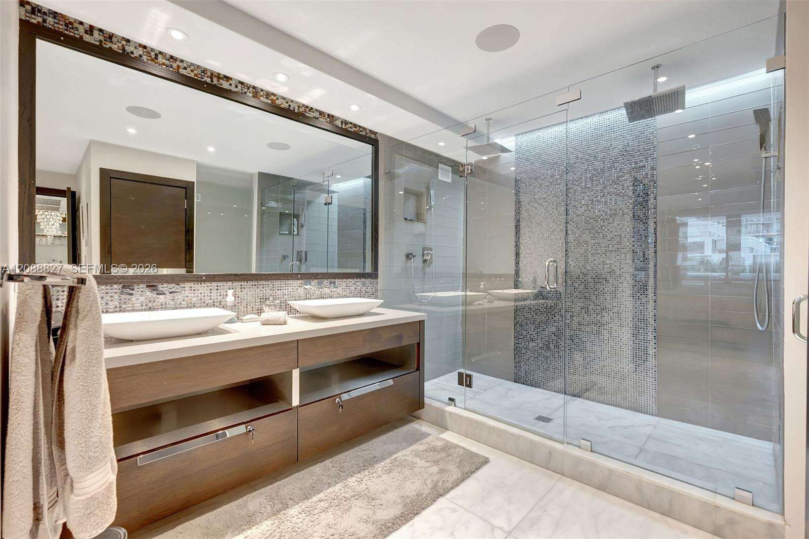 Roney Palace Unit #307 | Picture 17