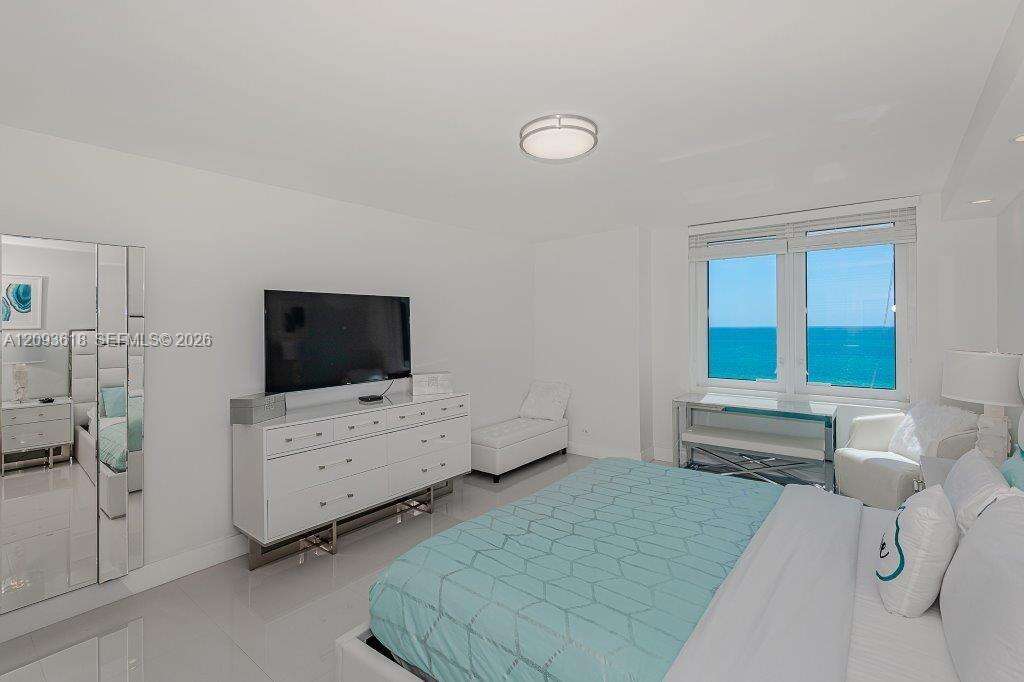 Roney Palace Unit #1424 | Picture 17