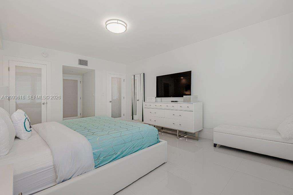 Roney Palace Unit #1424 | Picture 19