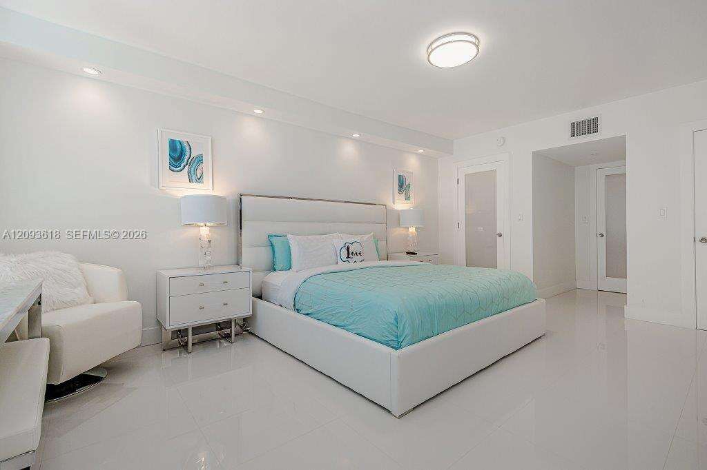 Roney Palace Unit #1424 | Picture 20
