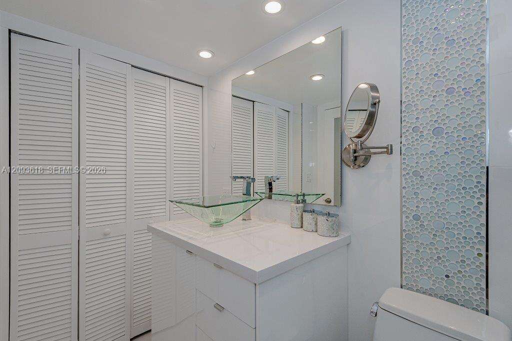 Roney Palace Unit #1424 | Picture 22