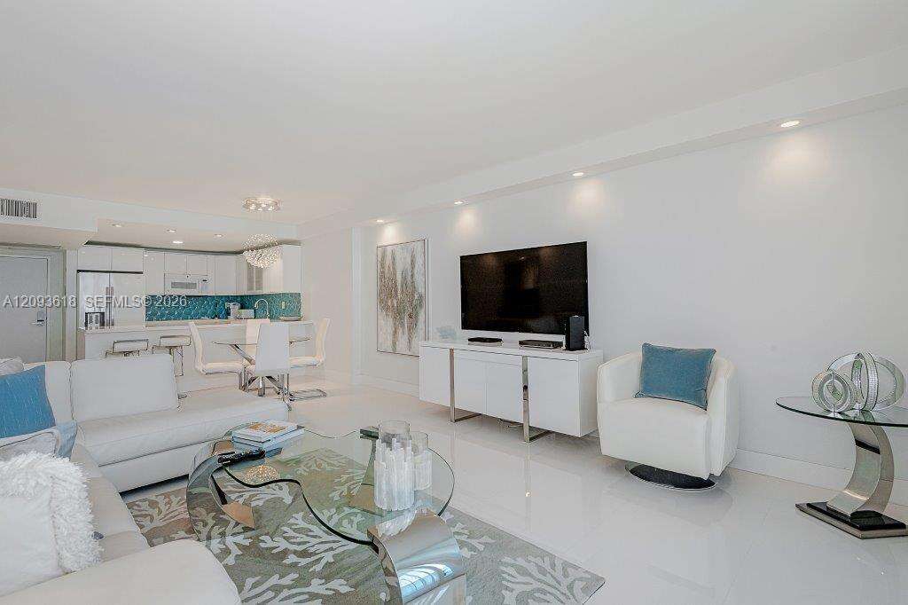 Roney Palace Unit #1424 | Picture 7