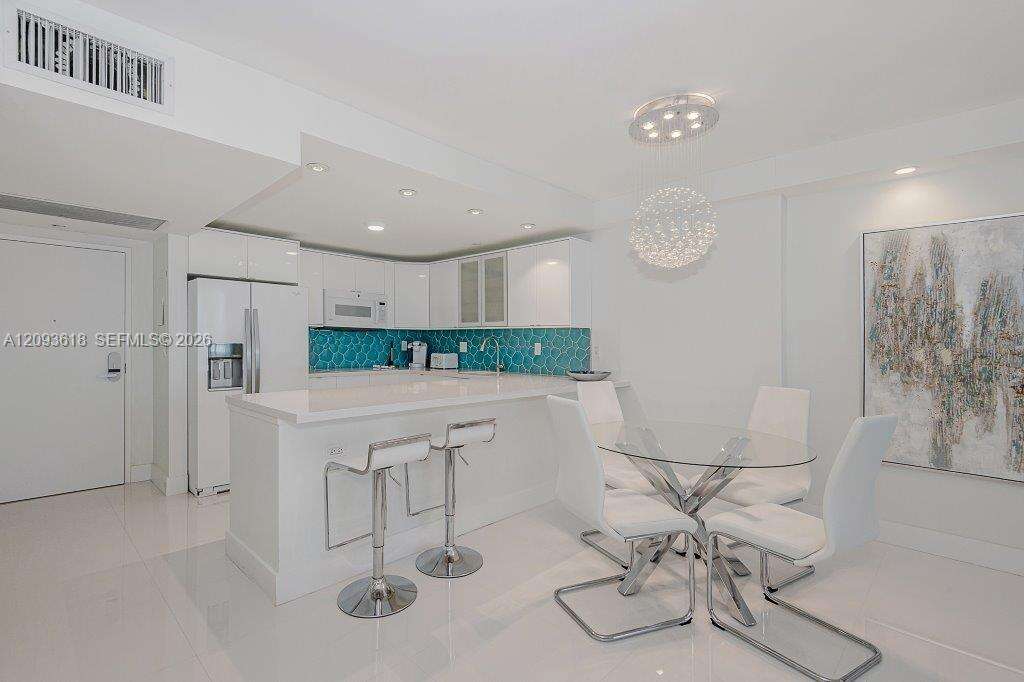 Roney Palace Unit #1424 | Picture 10