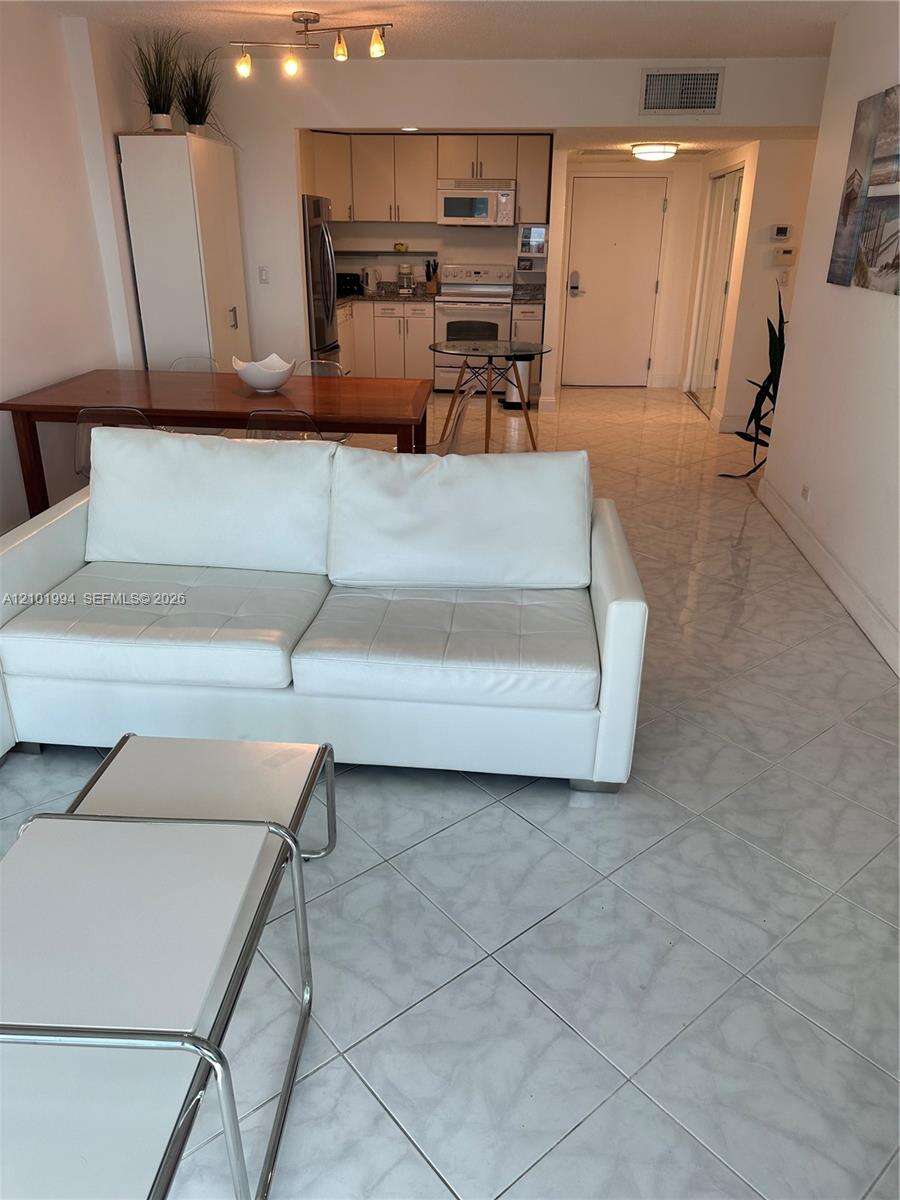 Roney Palace Unit #737 | Picture 8