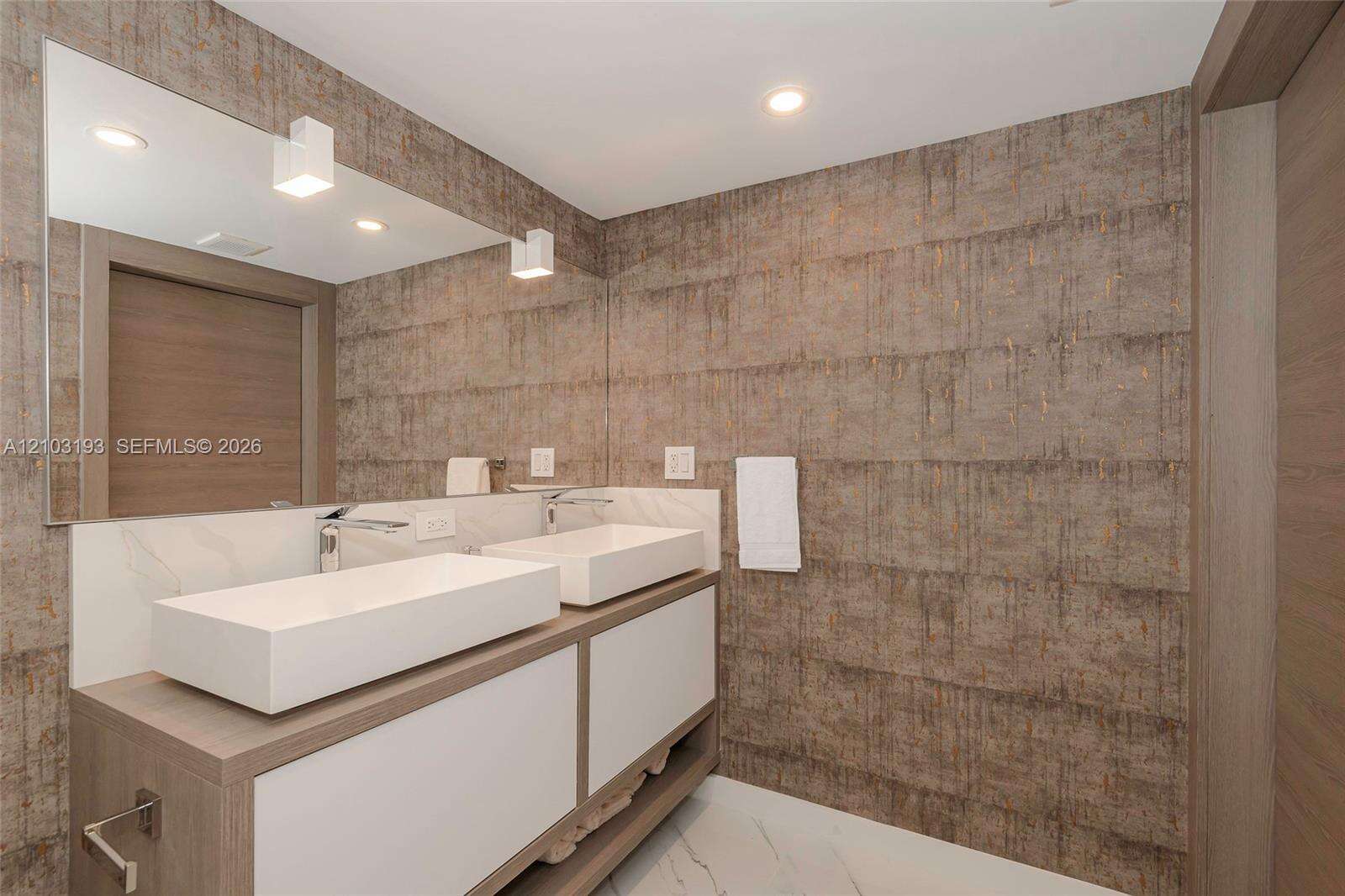 Roney Palace Unit #825 | Picture 19
