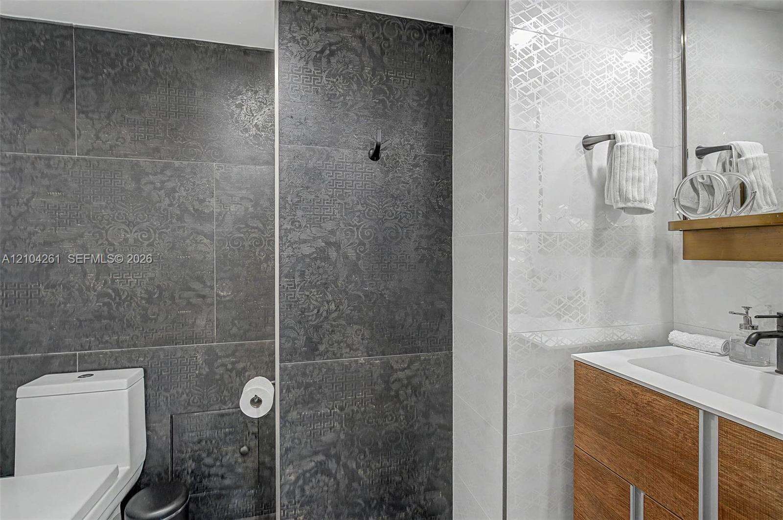 Roney Palace Unit #516 | Picture 16