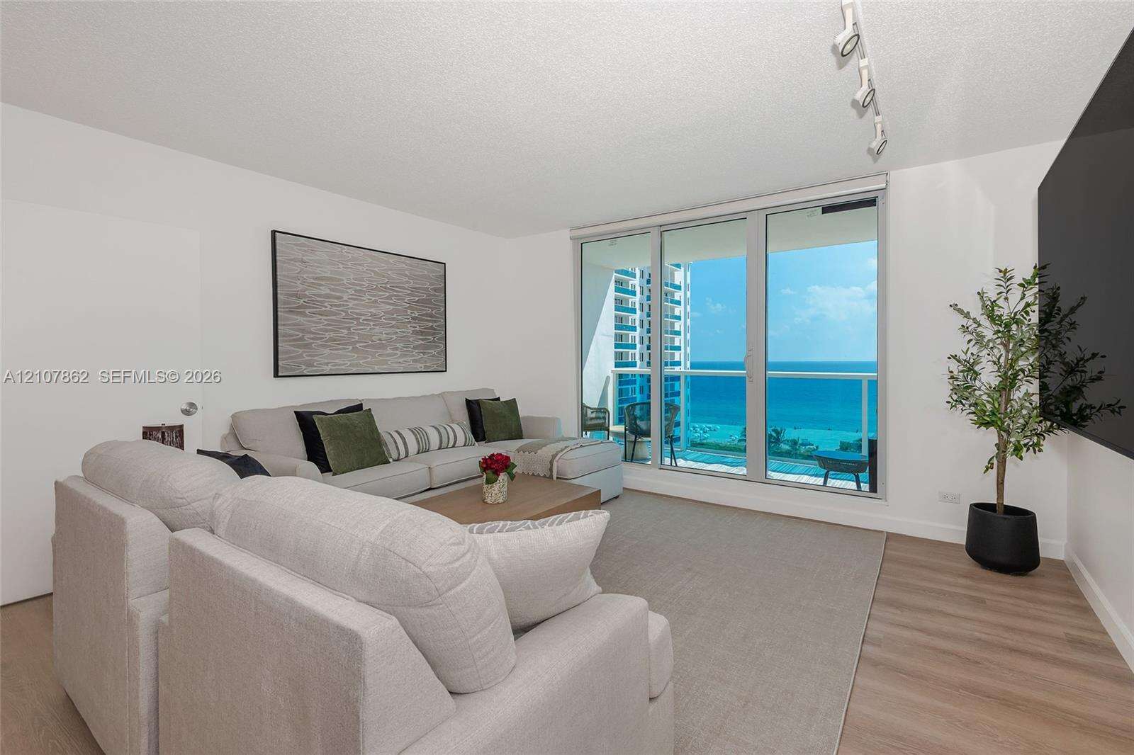 Roney Palace Unit #1038 | Picture 11
