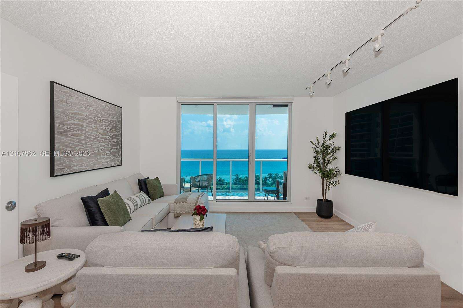 Roney Palace Unit #1038 | Picture 12