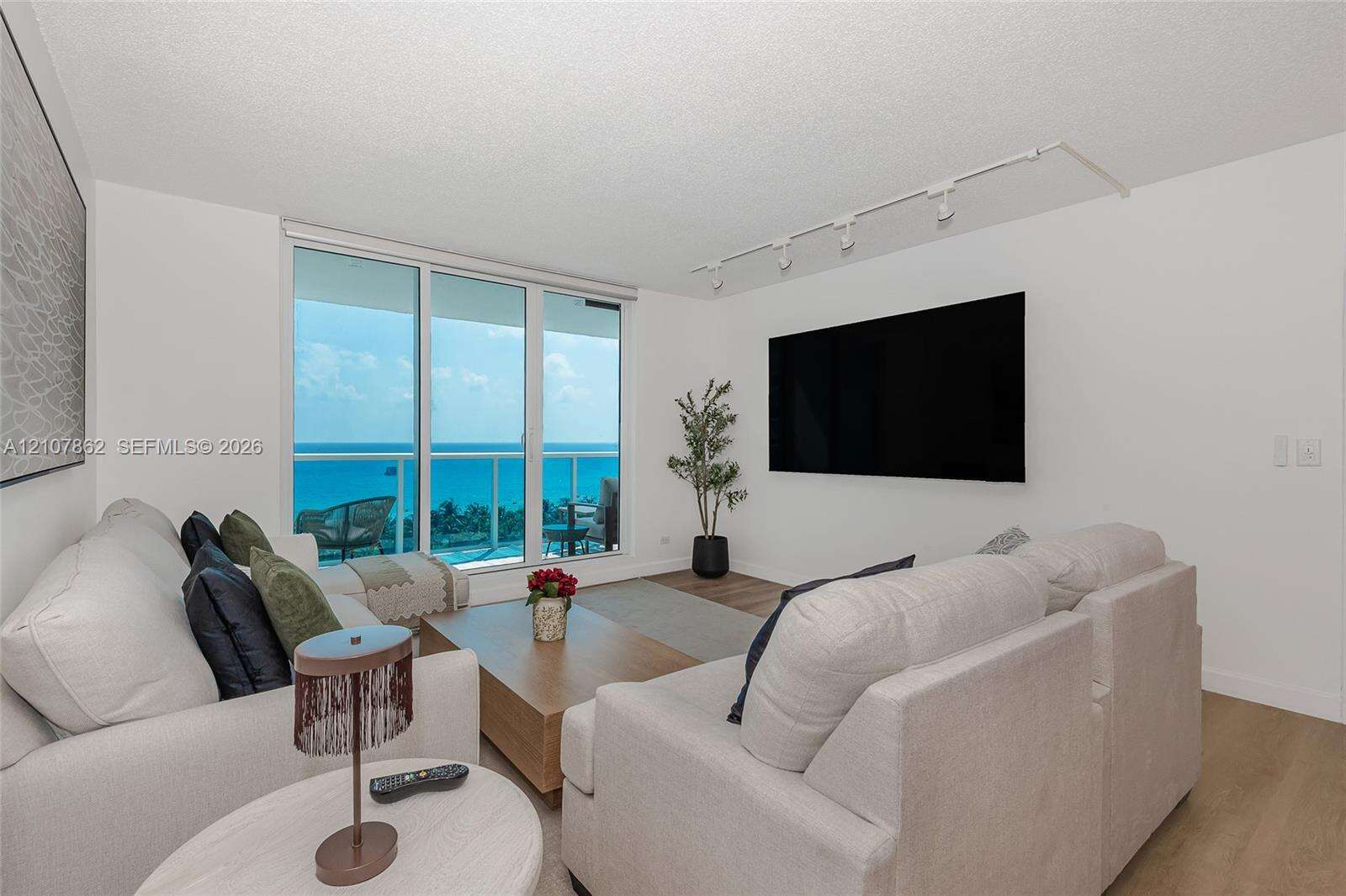 Roney Palace Unit #1038 | Picture 13