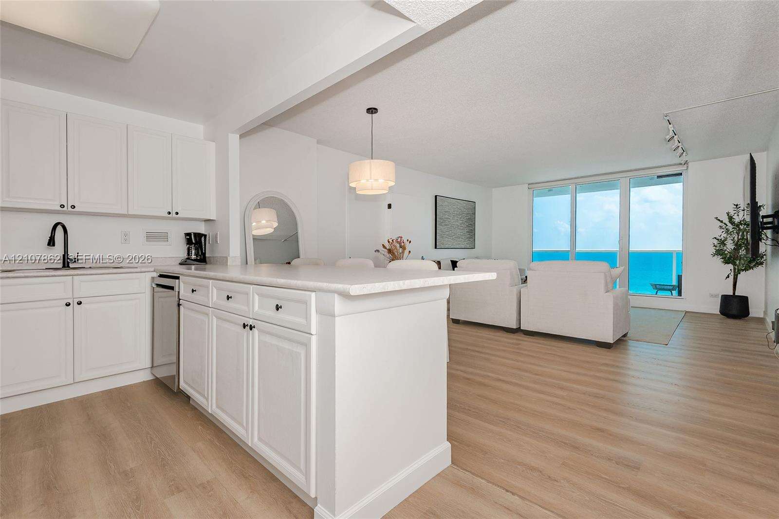 Roney Palace Unit #1038 | Picture 15