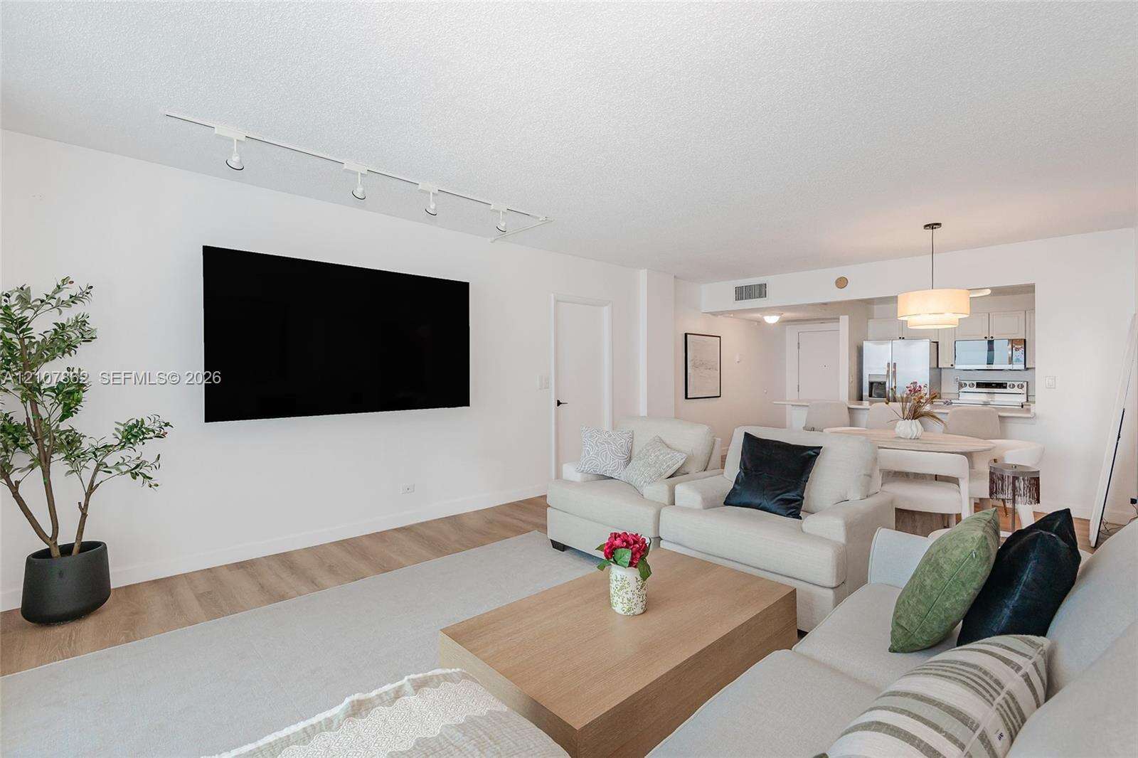 Roney Palace Unit #1038 | Picture 17