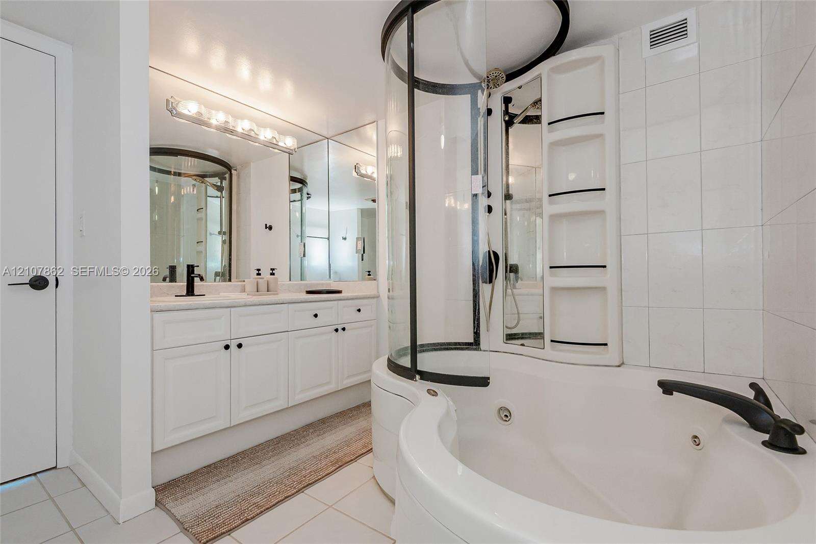 Roney Palace Unit #1038 | Picture 7