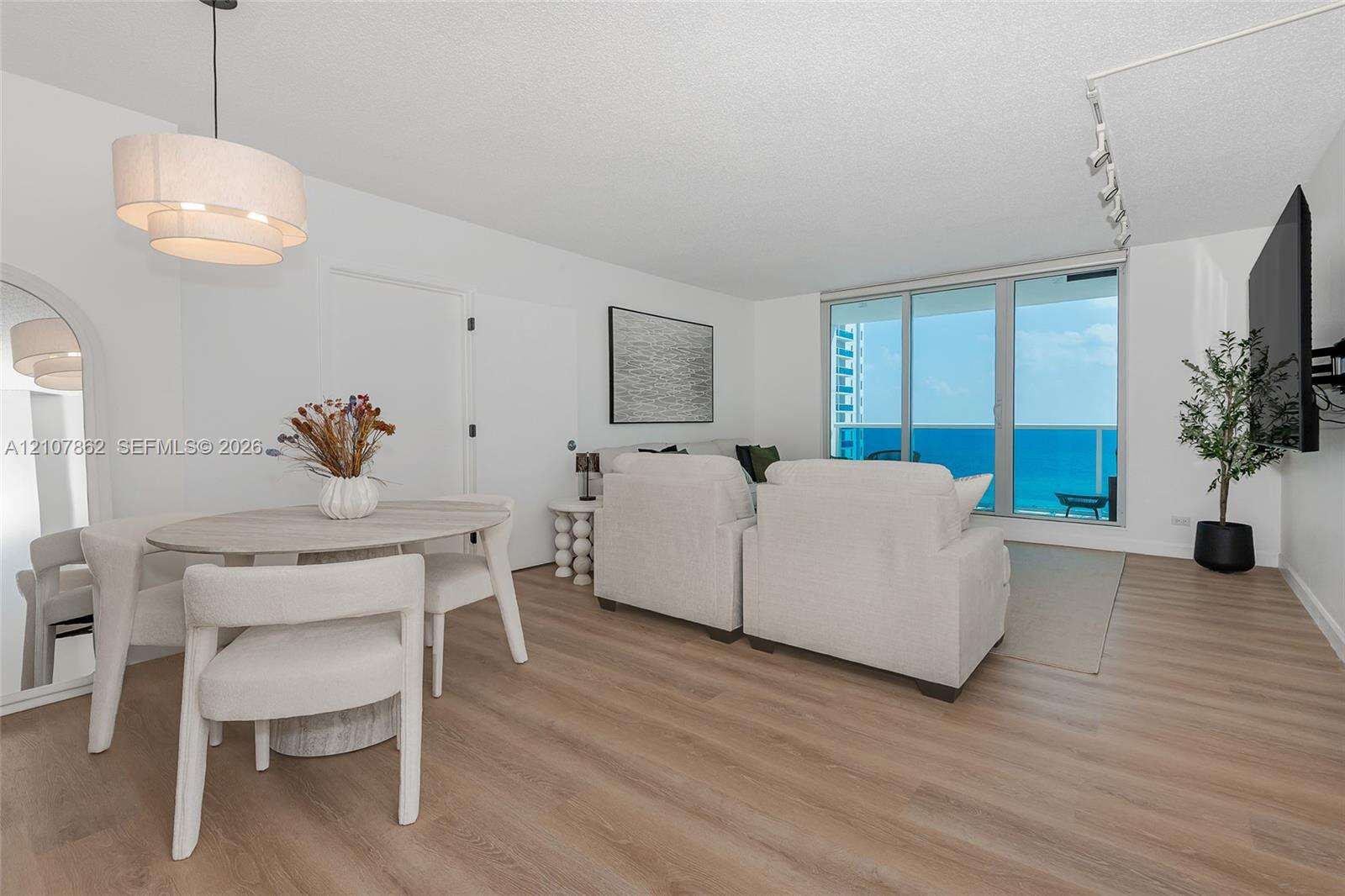 Roney Palace Unit #1038 | Picture 10