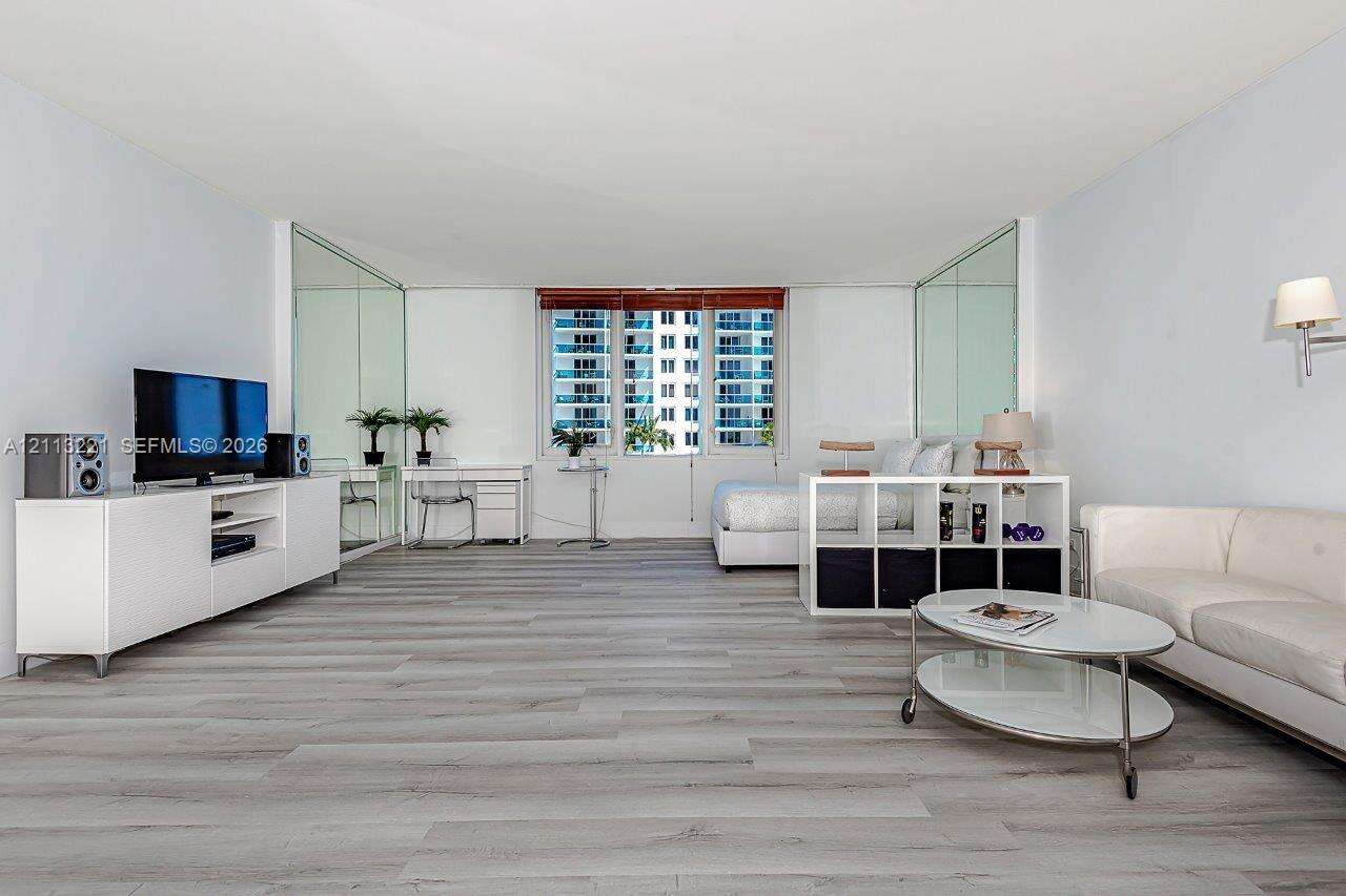Roney Palace Unit #514 | Picture 1