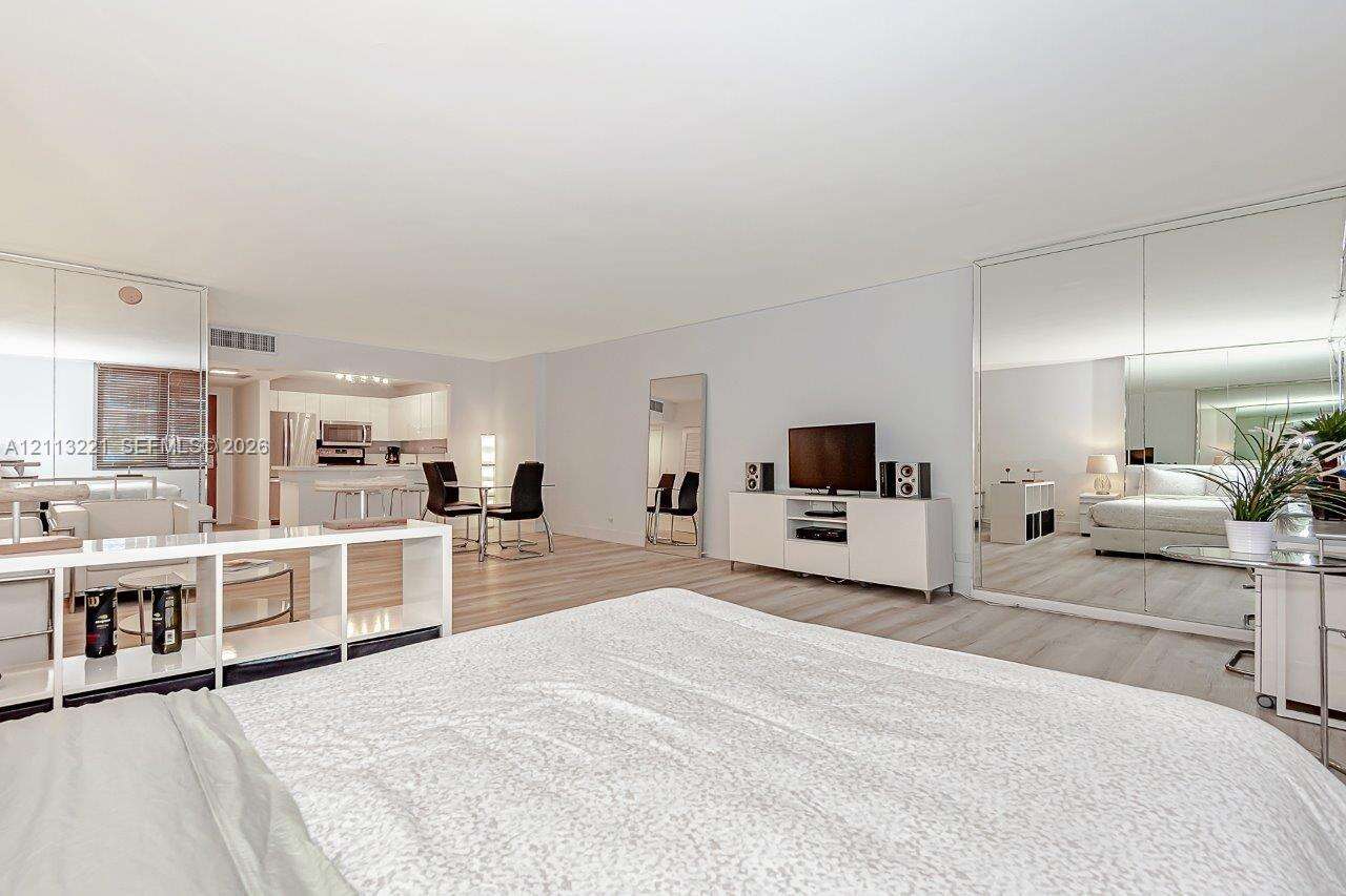 Roney Palace Unit #514 | Picture 11