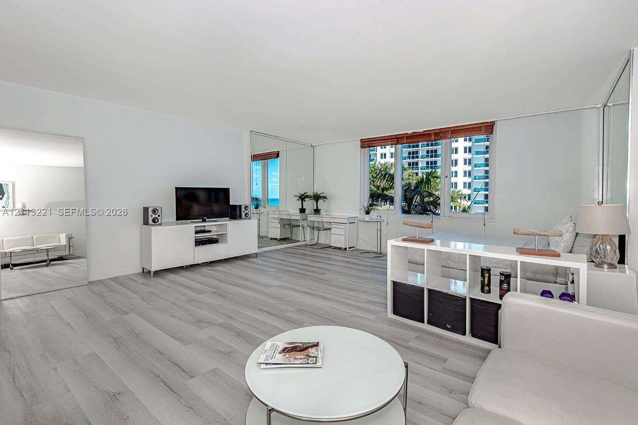 Roney Palace Unit #514 | Picture 3