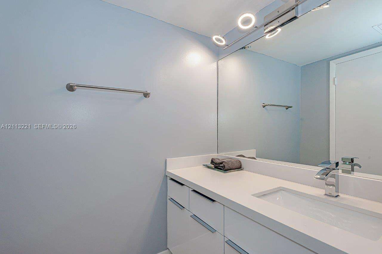 Roney Palace Unit #514 | Picture 22