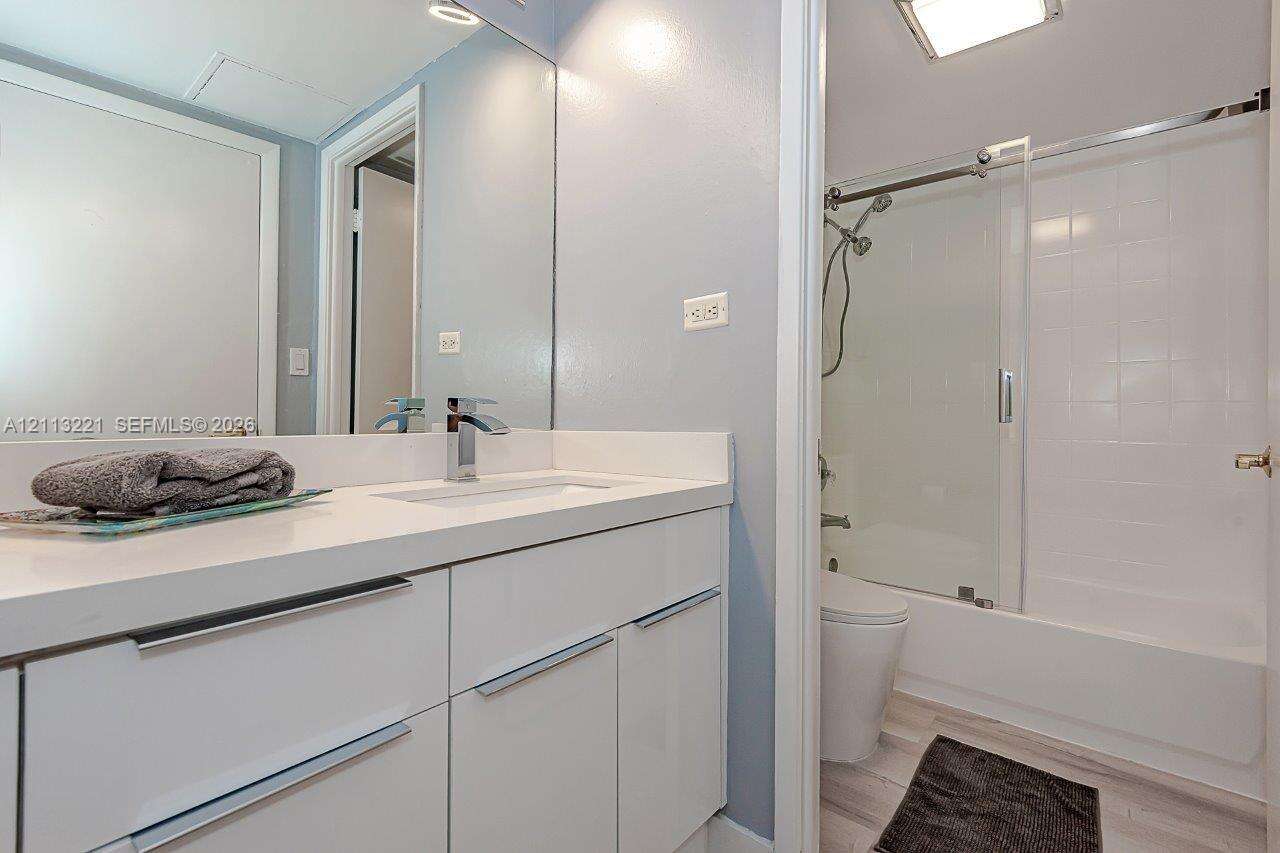 Roney Palace Unit #514 | Picture 23