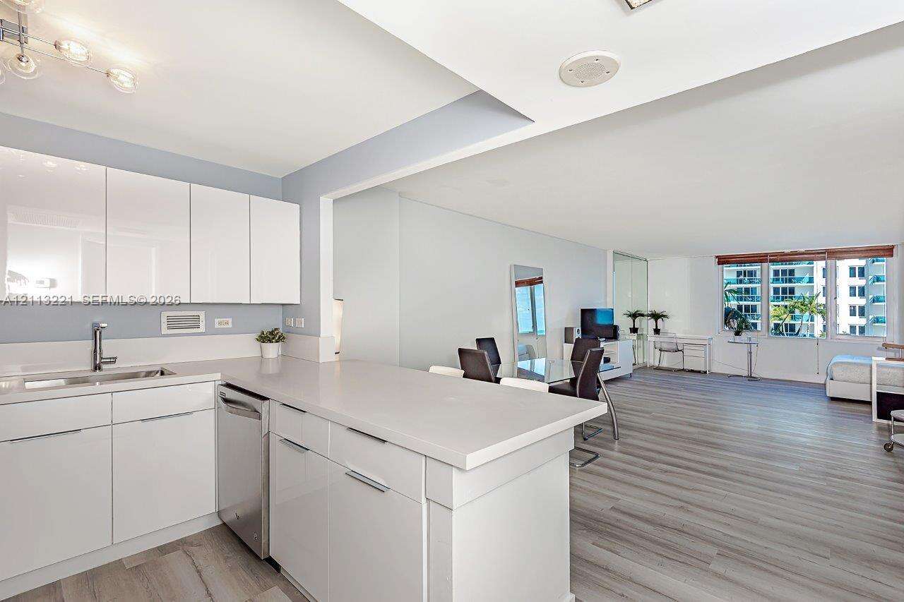 Roney Palace Unit #514 | Picture 9