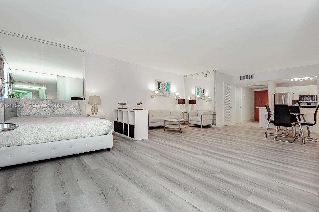 Roney Palace Unit #514 | Picture 10