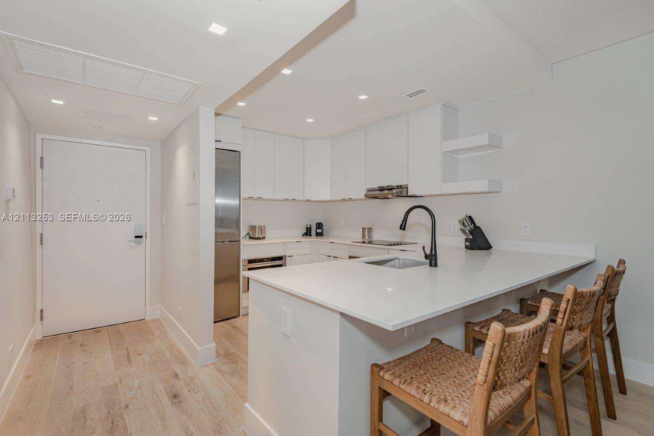 Roney Palace Unit #914 | Picture 1