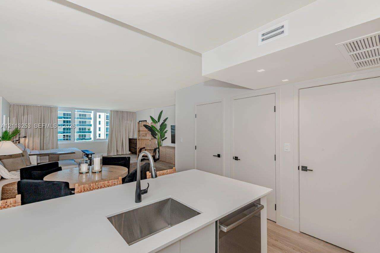 Roney Palace Unit #914 | Picture 12